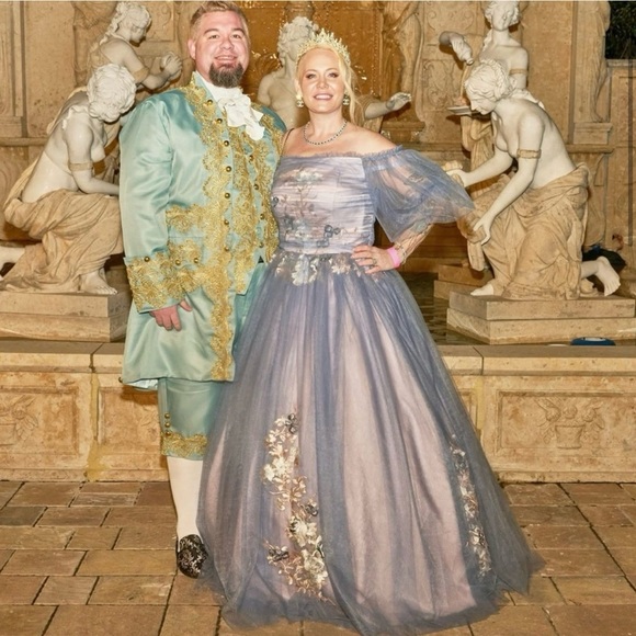 🔥🔥SHARE SHOW SELL IT ALL🔥🔥PopMart/MINISO/Beauty/Designer/Lux/low starts - Picture 6 of 7